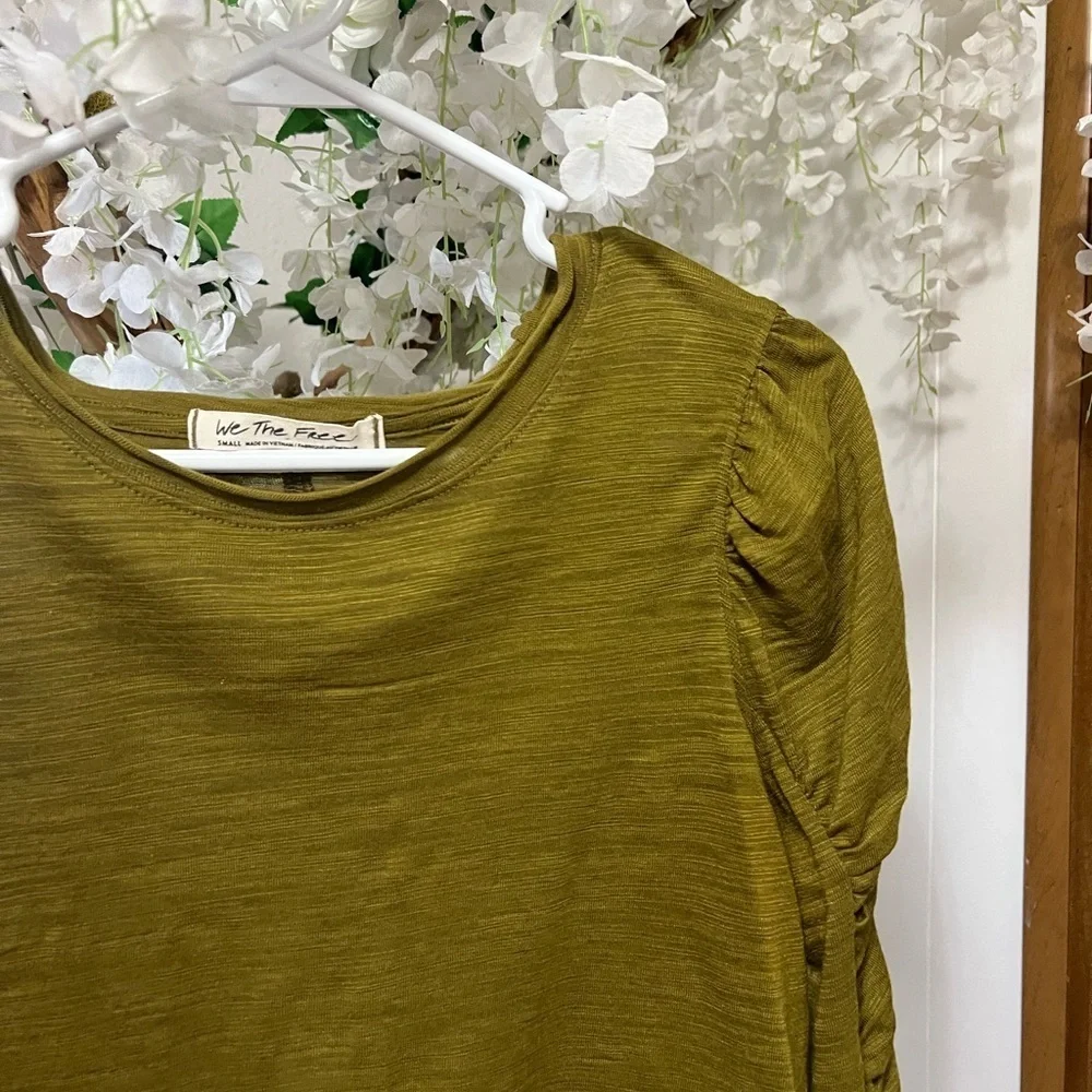 Free People Green Ruched Long Sleeve 🫒